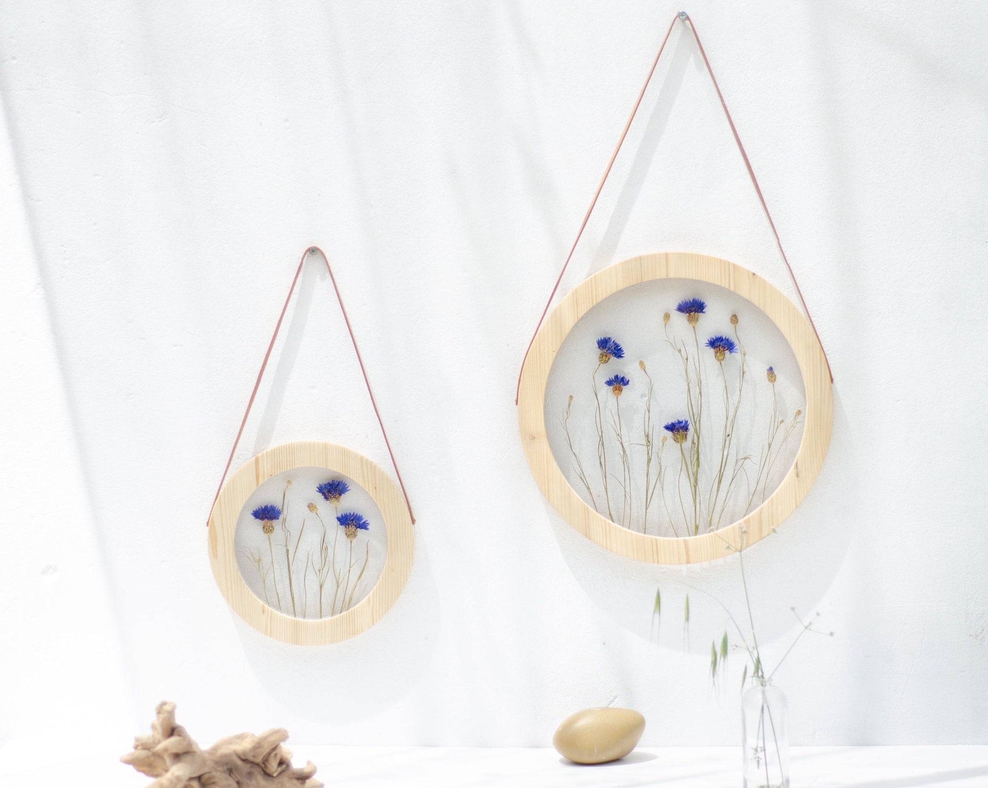Pressed flower frame d. 9" and 12" - Cornflowers