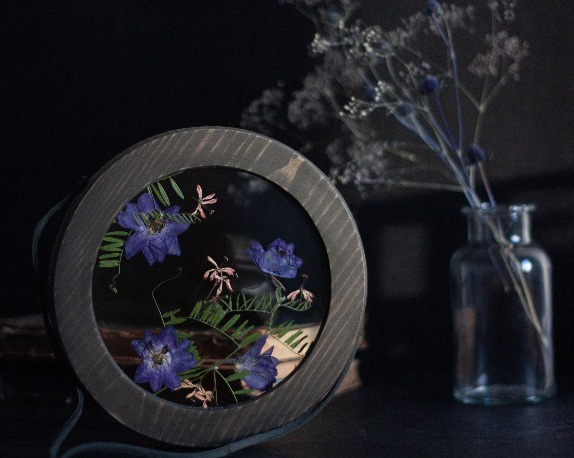 Pressed flower frame d. 9" - Delphinium - Emerald Rabbit